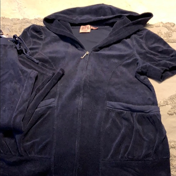 Authentic Juicy Couture Terry Capri Sweatsuit - Picture 2 of 8